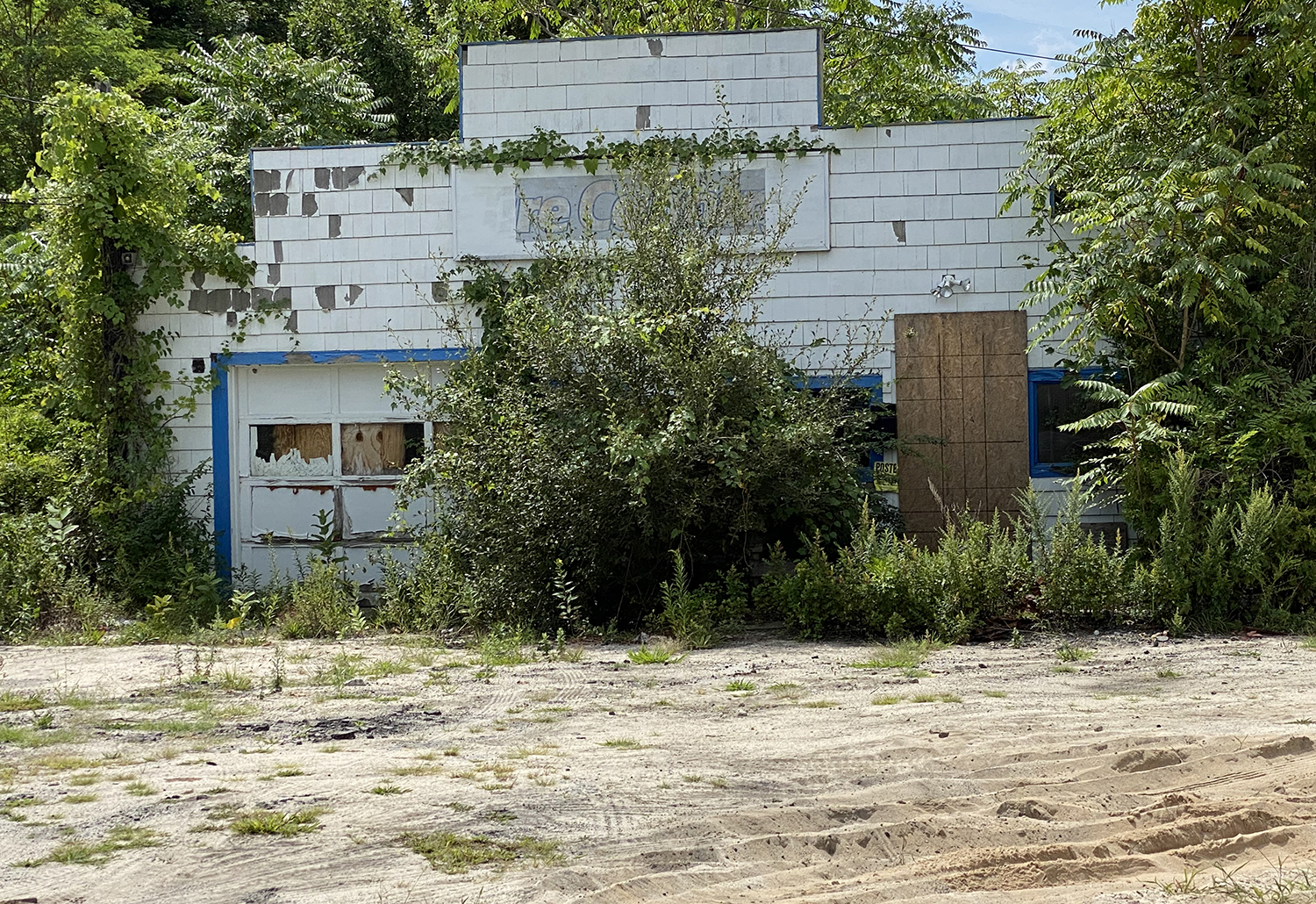 Arson squad investigating suspicious fire near vacant building on West ...