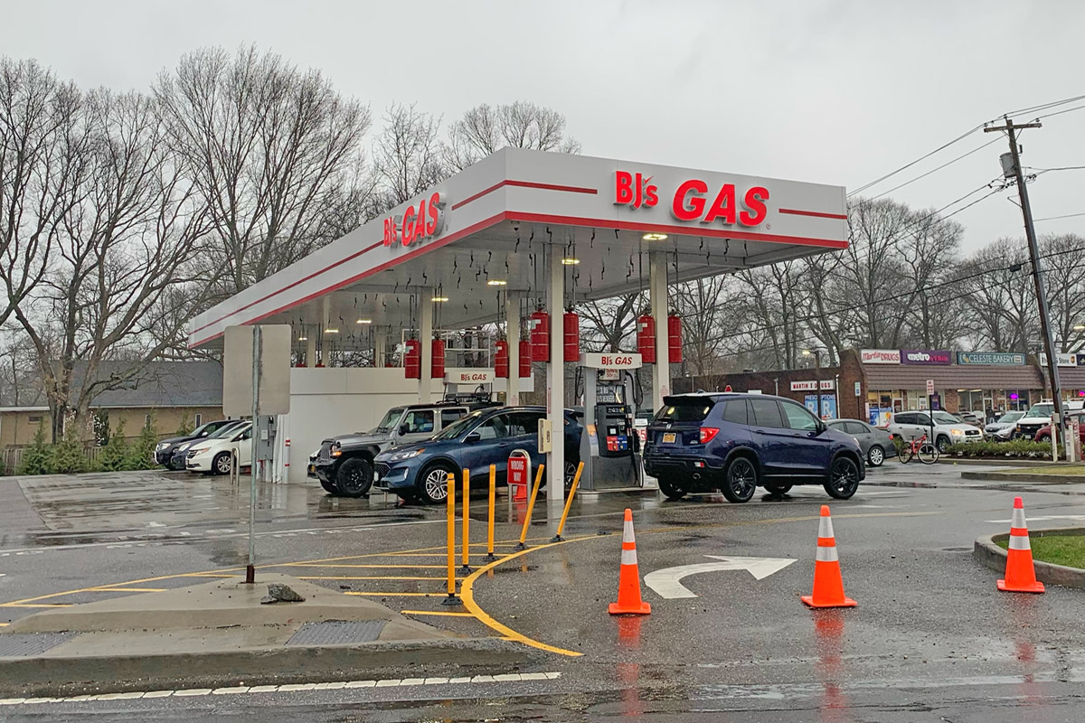 Daily Update: Frustrated with traffic near gas station, residents ask ...