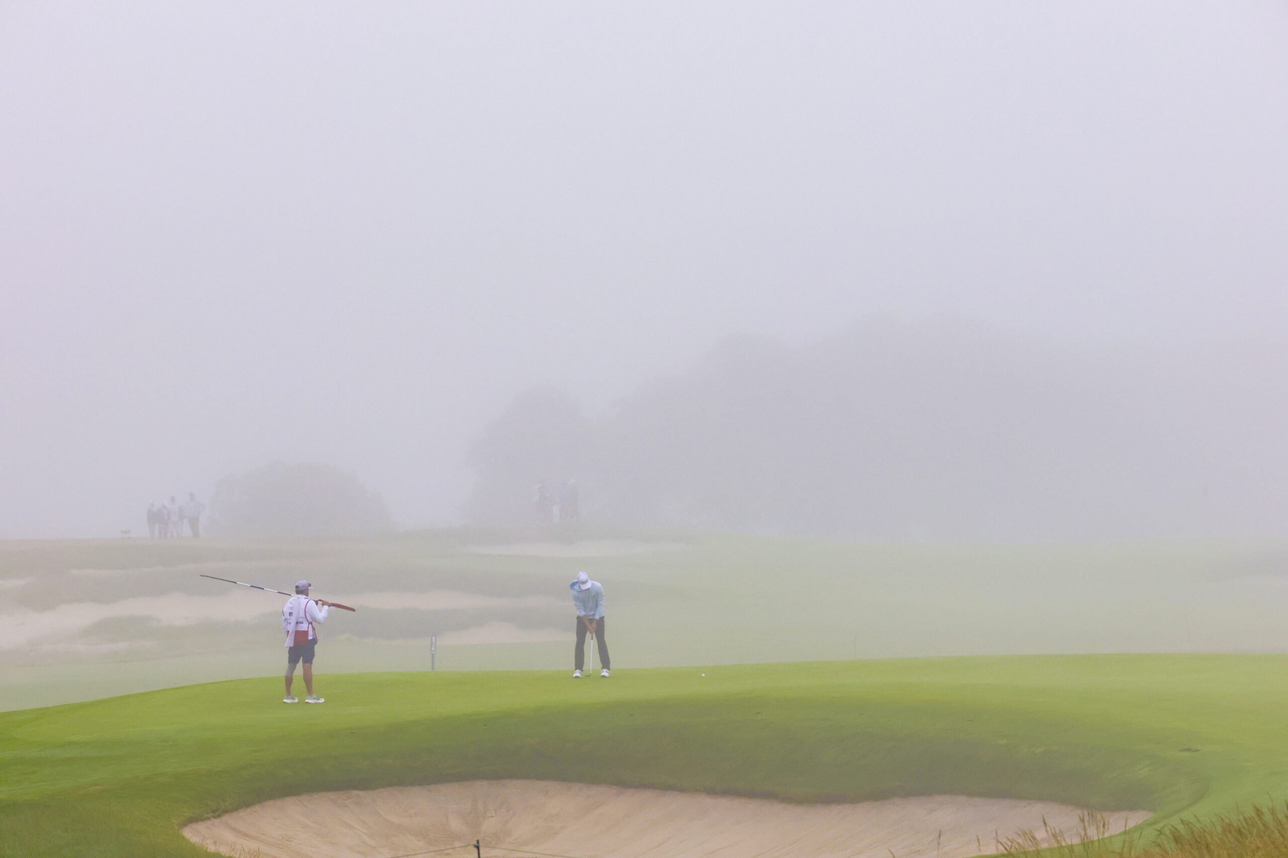 Fog delays U.S. Open, play resumes just after 9 a.m.