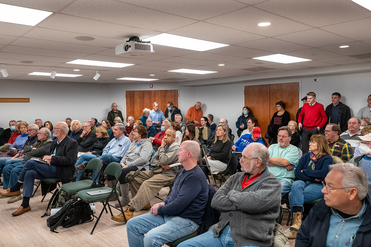 Environmental, traffic concerns discussed as civic group meets with