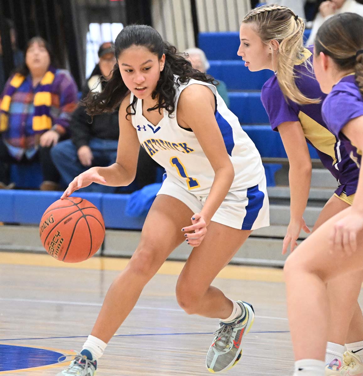 Mattituck girls team fends off Porters late surge - The Suffolk Times
