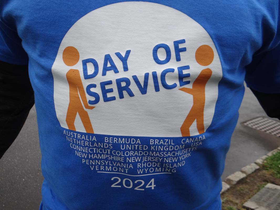 Volunteers build beds and pick up litter in Rotary Day of Service - Vimarsana News