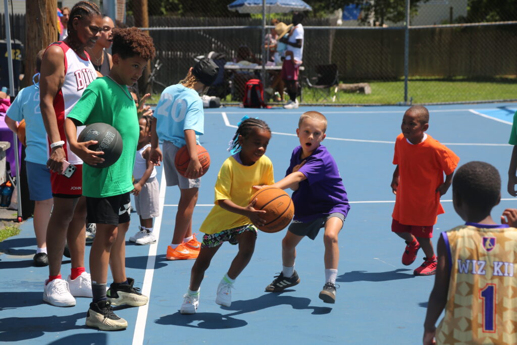Photo gallery: Lobsterfest, corn, hoops tournament and Paddle Battle