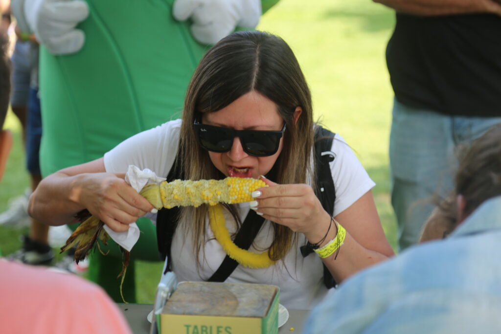 Photo gallery: Lobsterfest, corn, hoops tournament and Paddle Battle