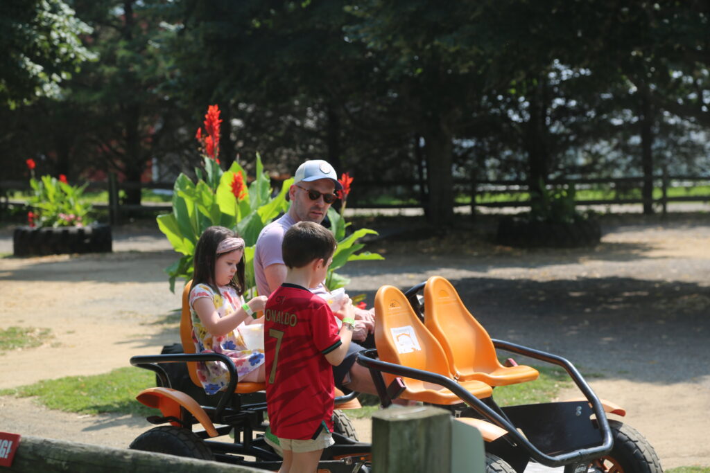 Photo gallery: Lobsterfest, corn, hoops tournament and Paddle Battle