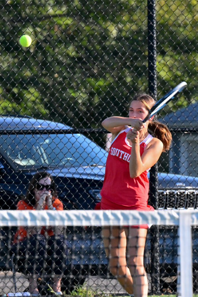 Southold outlasts Mattituck in marathon girls tennis match Southold outlasts Mattituck in marathon girls tennis match