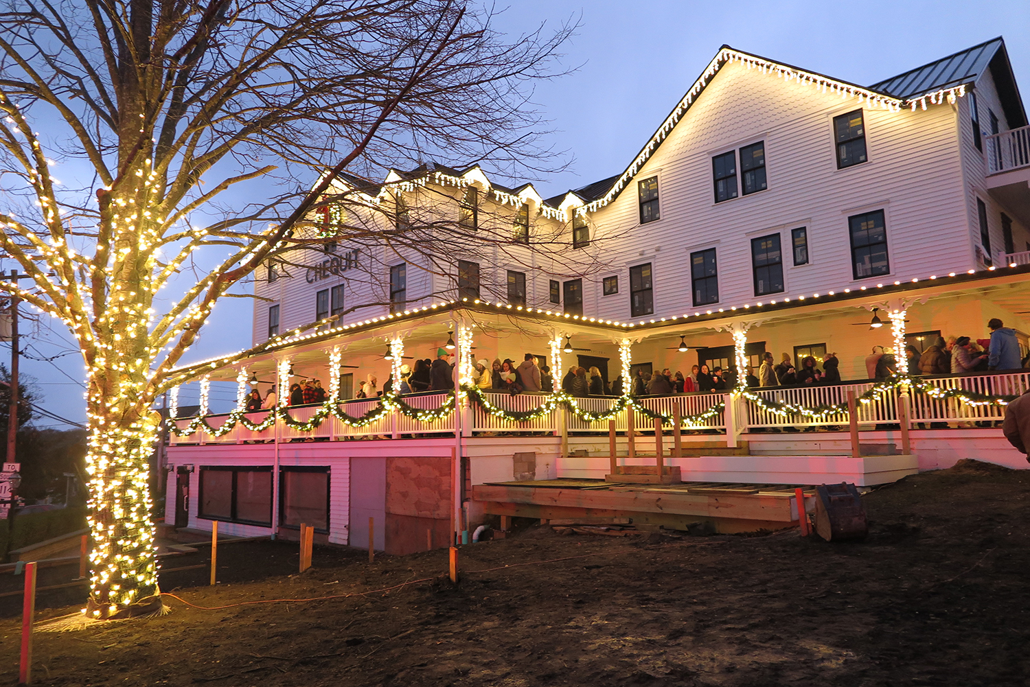 Chequit tree lighting sets Shelter Island Heights aglow - Shelter ...